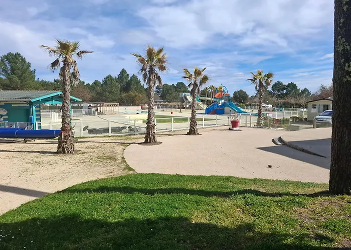 Campingplatz Mobil 8 Personnes 3 *